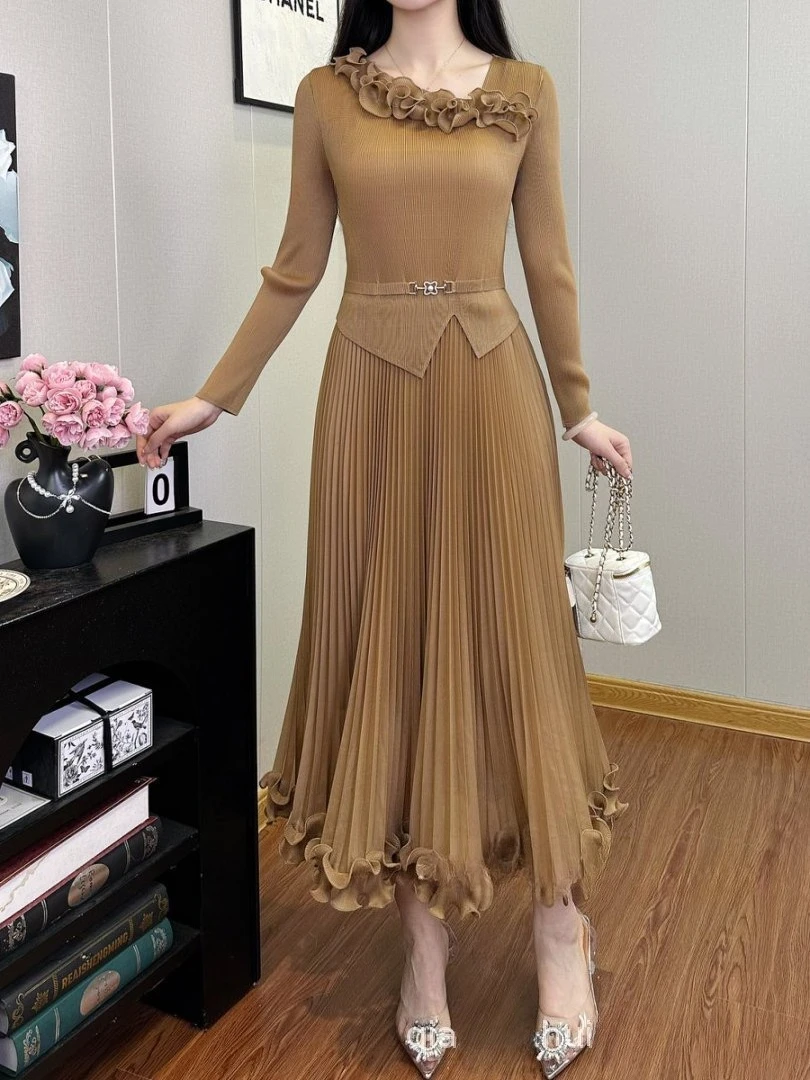 ミヤケ風 クシャクシャした裾のゆったりとしたワンピース 気品漂う エレガント スリムフィット ミディアム丈 レディースワンピース