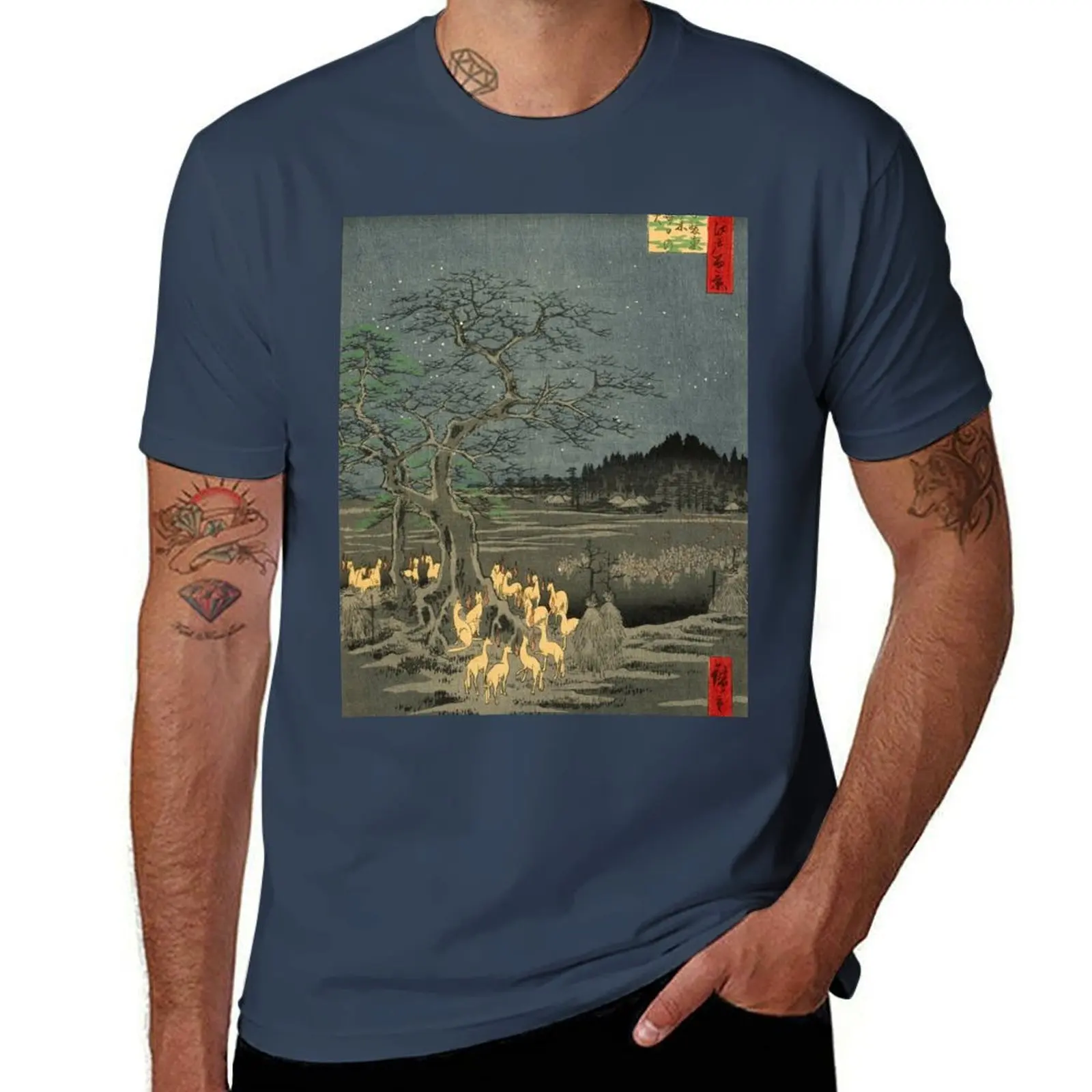 

Utagawa Hiroshige - New Year's Eve foxfires at the changing tree, 1857 - Japanese Woodblock Print T-Shirt