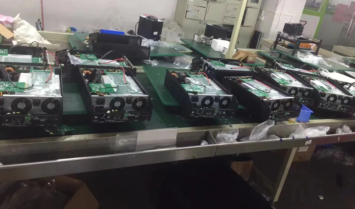 DC to AC Inverter 12VDC 1.5KW 1.6KW 2KVA 230VAC Off Grid Solar Hybrid Inverter Built-In MPPT Solar Charger Controller