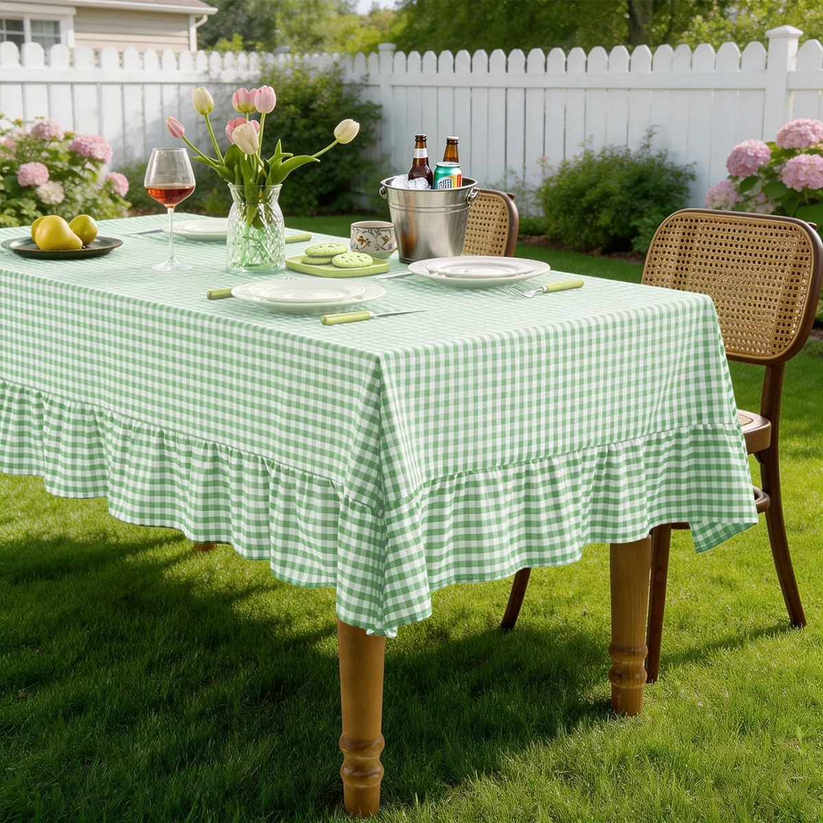 Small Fresh Green and White Pleated Checkered Tablecloth, Suitable for Kitchen, Wedding, and Holiday Table Decoration
