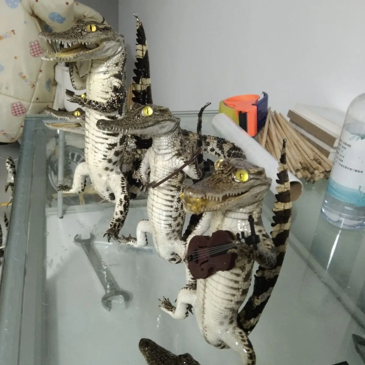 Handmade Real Crocodile Specimen, Fortune Croc Leather Living Room Office Creative Craft Art, Bold Croc Figurine