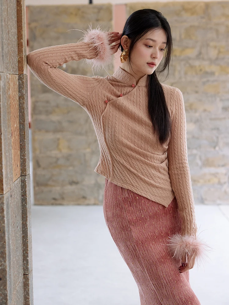 

Manin Collar Slik Velvet Top with Ostrich Feather And Knitted Side Slit Skirt with Gold Embroidery mid Autumn Faion