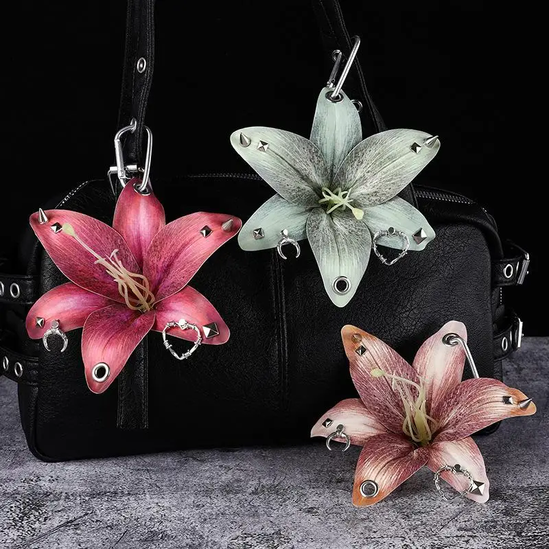 Kreativer Schlüsselanhänger mit Lilien-Blumen-Imitation, Rucksack-Dekoration, Accessoires, Geschenke – Detail 3