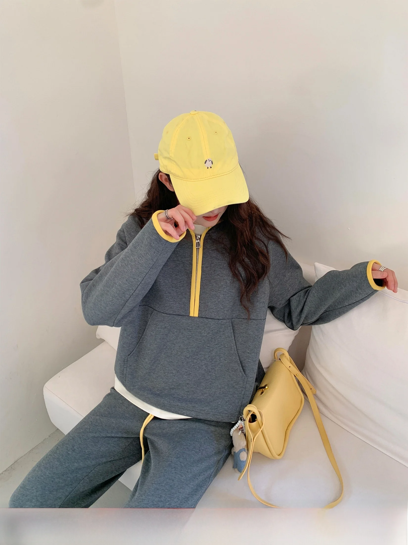 

Комплект из двух предметов: худи Li Xiaoa Color Blo и повседневные брюки с высокой талией на шнурке, женский, больших размеров, спортивный стиль