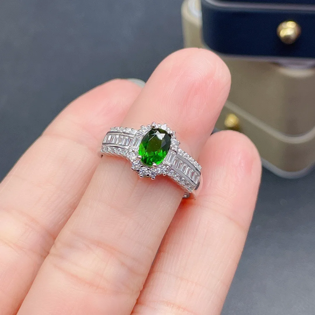 Douyin imitation natural diopside ring female T square diamond emerald color treasure row ring female ring