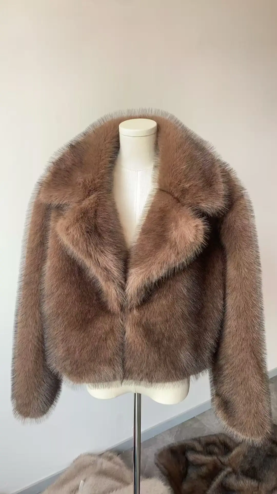Luxury Faux Fox Fur Cropped Jacket for Women Winter Fluffy Cozy Warm Coats Female Fashion Street Lapel Collar Plush Outerwear