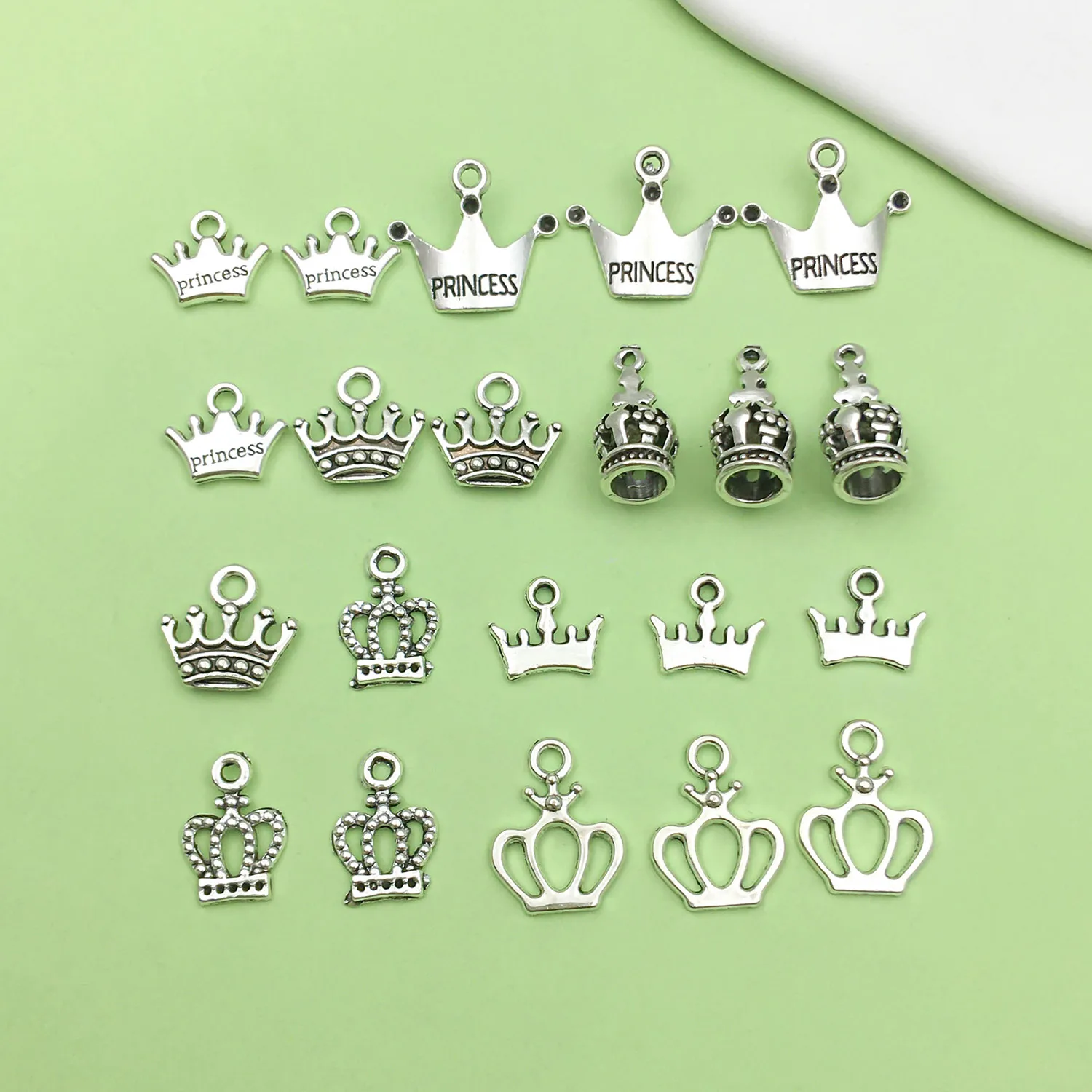 20pcs Zinc Alloy Antique Silvery Vintage Crown Design Charms Pendant For DIY Jewelry Making Accessories