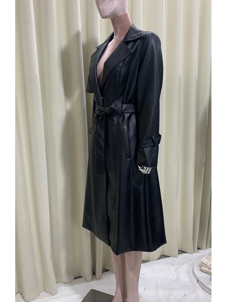 Trench da donna in morbida pelle nera aderente lungo impermeabile primavera autunno Cintura da donna Slim Fit Elegante abbigliamento chic di lusso 2025