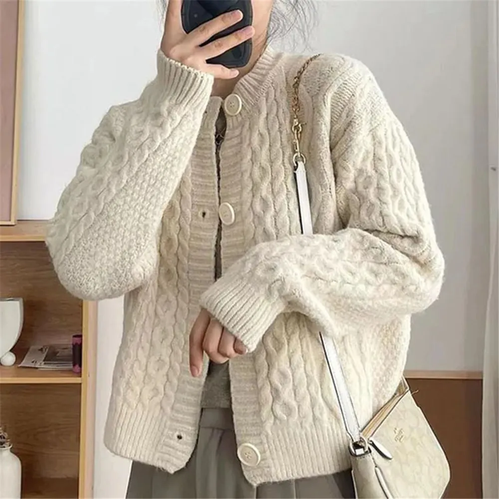 

Женский вязаный кардиган с длинным рукавом, на пуговицах