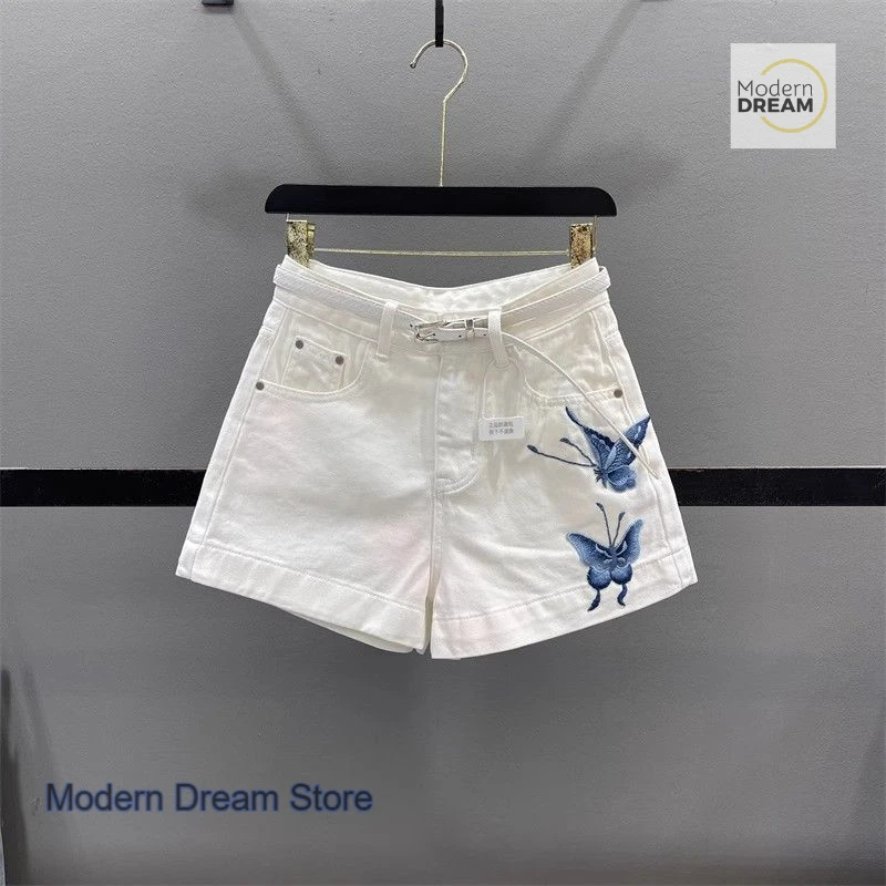 

French design butterfly embroidery white denim shorts women's summer new fashion temperament high waist slim A wide-leg pants.