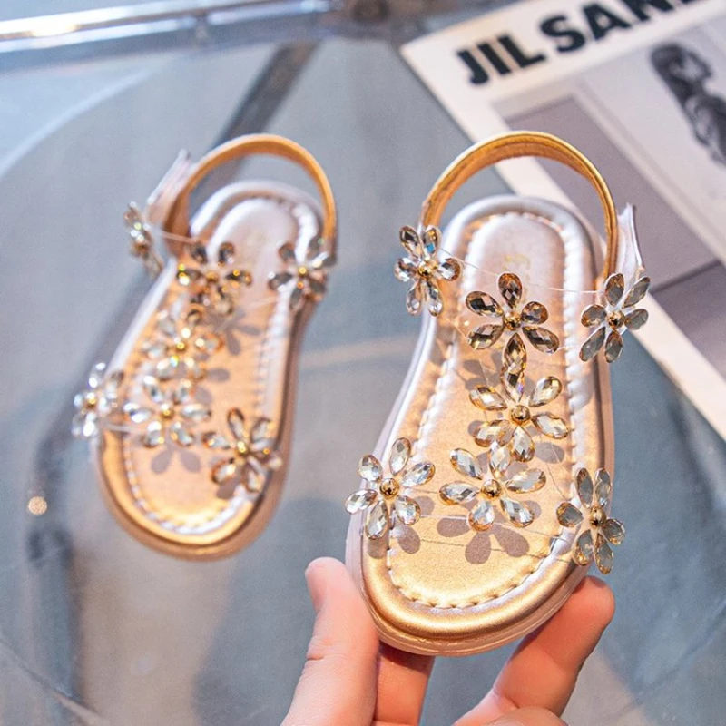 Sandalias de verano para niñas, zapatos de princesa con cristales y flores, zapatos de playa con diamantes de imitación, antideslizantes con correa en el tobillo, 2024