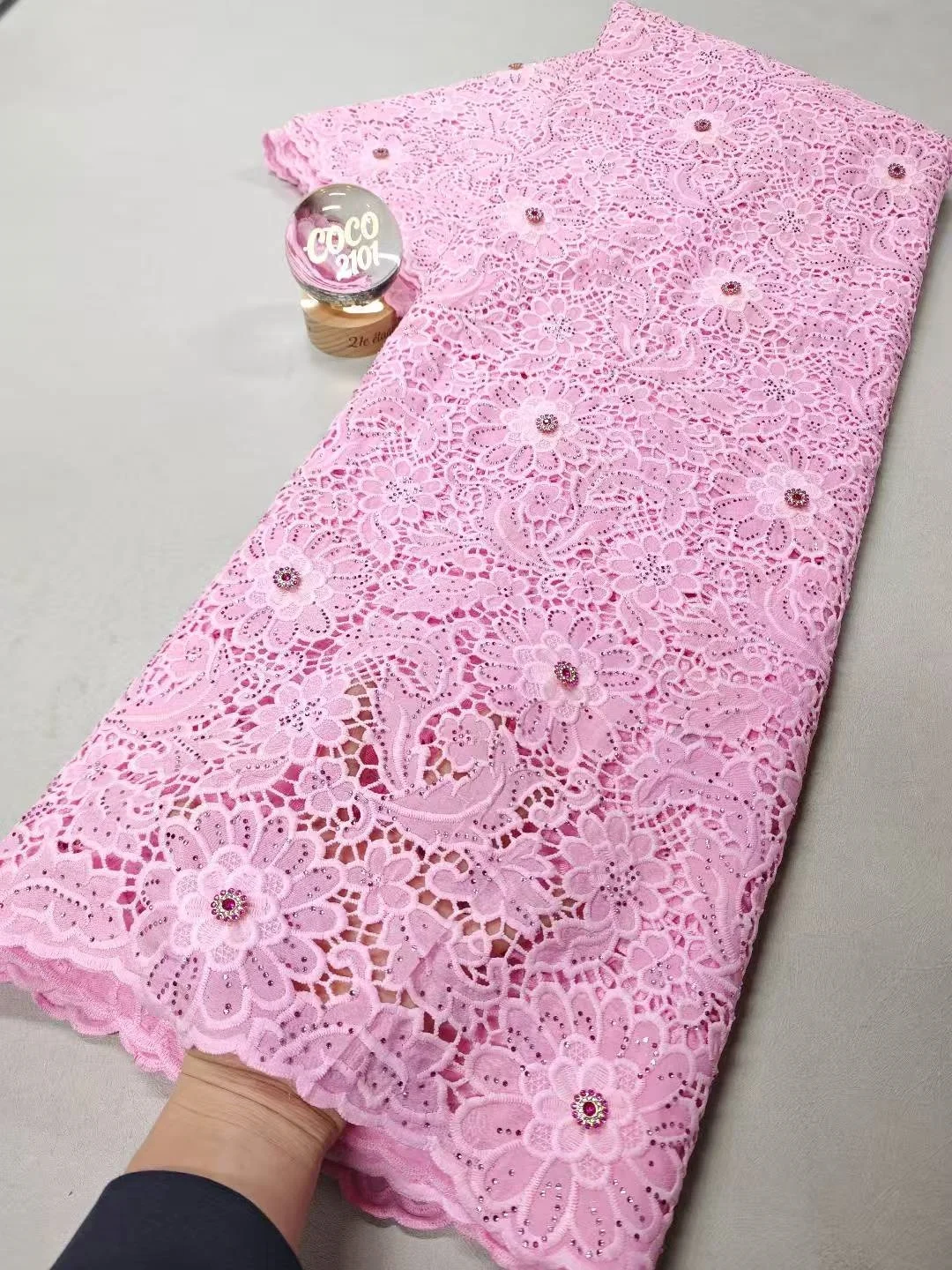 

2026 Высококачественная африканская нигерийская хлопковая кружевная ткань с блестками и вышивкой, тюль для свадебного платья, шифон, 5 ярдов, XL155