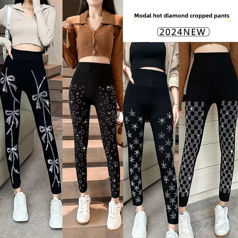 กางเกงเลกกิ้งเอวสูงทรงเข้ารูปผ้าฝ้าย รุ่นใหม่ ฤดูใบไม้ร่วง 2024  ขาเก้าส่วน ปลายขาเล็ก ประดับคริสตัลบริเวณหน้าท้อง...