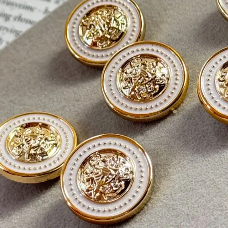 10 Stück 15–25 mm goldweiße Metallknöpfe für Damen, Mantel, Bluse, Nähzubehör, IDY, handgefertigte Schnalle, Designer-Verschlüsse, neue Schnalle – Detail 2