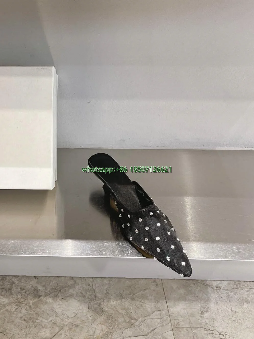 Scarpe Slip-On Slip-On con tacco basso decorate con strass in rete a punta di grandi dimensioni semplici con tacco alto