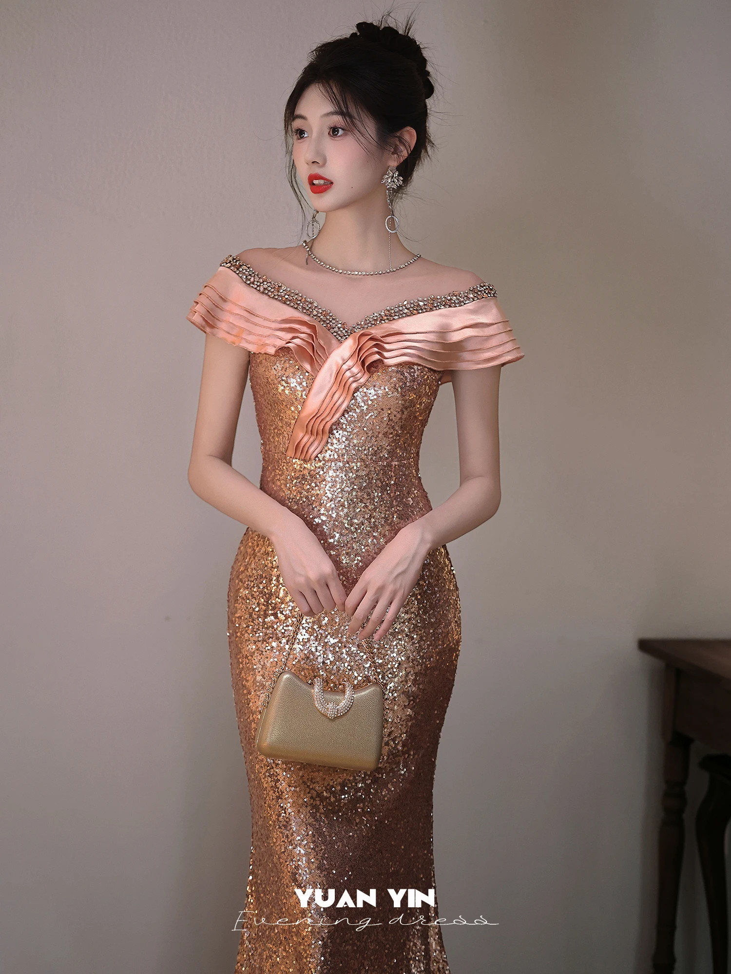 

Golden Evening Gown Women's New 2025 High-End Sensation Ball Beautiful Host Fi Tail Sequin Dr Summer Korean Sle Wed...