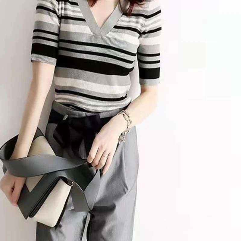 2024 neue Sommer lose lässige Retro Büro Dame Damen hemd Einfachheit gestreifte Strick V-Ausschnitt Kurzarm Baumwolle y2k Tops
