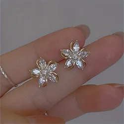 1 pair of Japanese and Korean five petal flower zircon earrings for women's fashionable and versatile graduation season as a gif