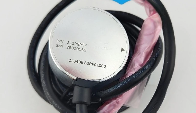 

Оригинальный инкрементный энкодер DLS40E-S3RV01000 1112896, автомобильные аксессуары с твердым валом, садовые инструменты, сублимационные заготовки