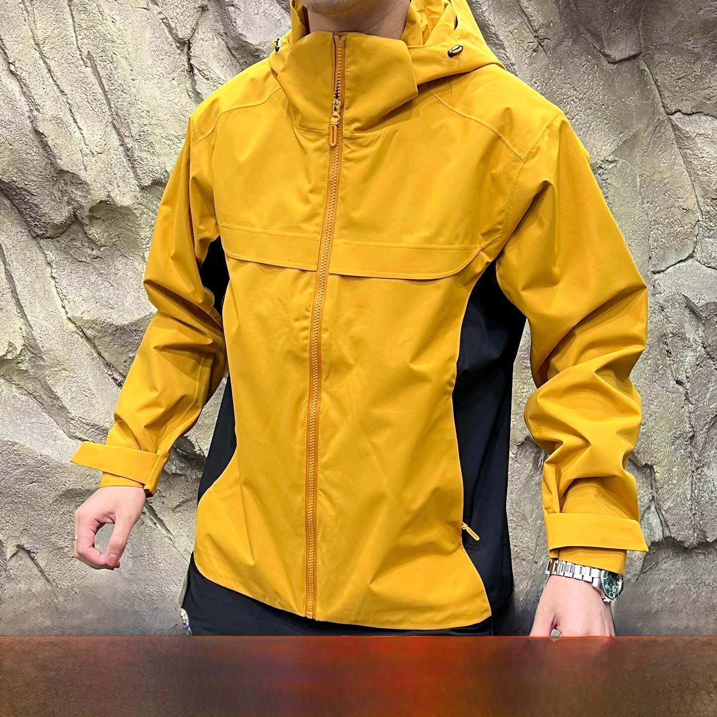 

Уличная мужская софтшелл Jaet с капюшоном, ветрозащитная подставка из полиэфирного волокна, подходит для весны и осени, высококачественная футболка с клеевым клеем