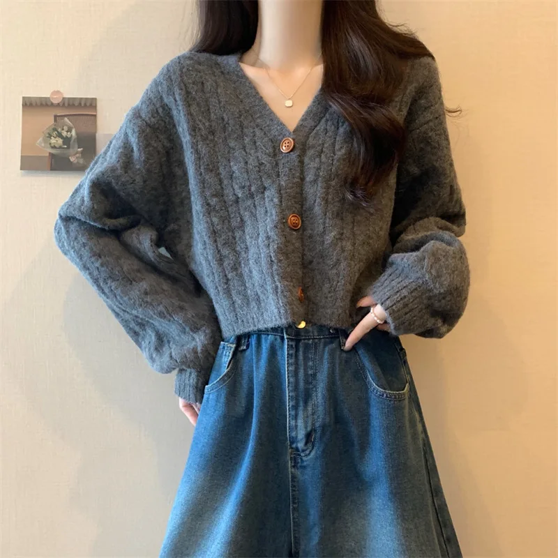 

2025 Fall/Winter V-neck Twist Short Loose Slimming and Age-reducing Lazy Style with Sweater Women's Jacket Knitted Cardigan