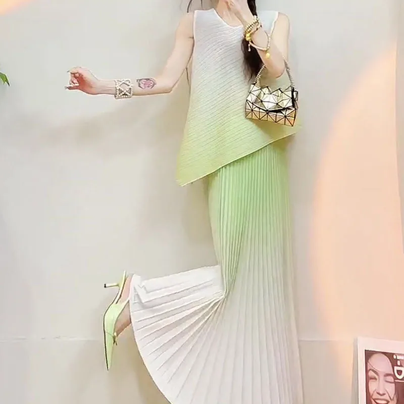 

Miyake Pleated Sleeveless Irregular Top Dress Green Gradient Summer Dopamine Wear Sleeveless T-Shirt Pleated Stretchy Long Skirt