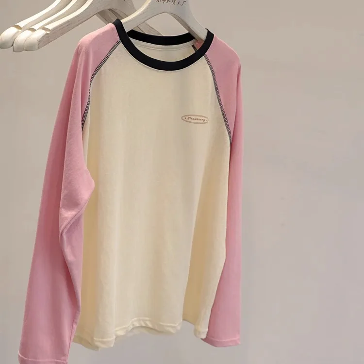 Modna koszulka damska z długim rękawem, luźny krój, wkładka na ramionach, wzór BA, ochrona przed słońcem.