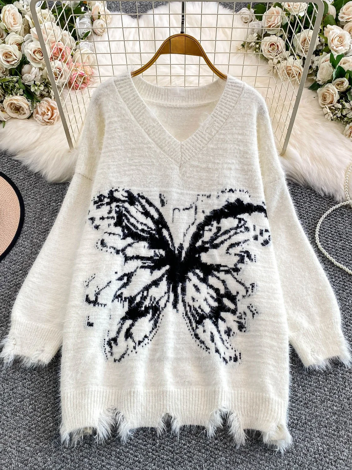

Loose Fit V-Ne Knitted Sweater Mid-Length Furry Hole Design Embroidered Winter Warm Women's Online Exclusive Faion