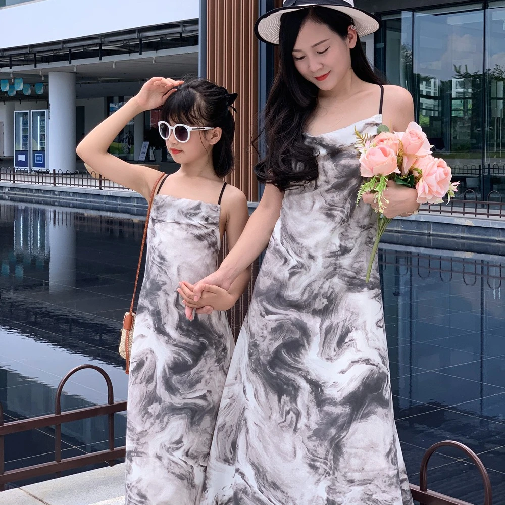 

Fashion Mom Daughter Dress Ink and Wash Print Holiday Look Baby Girls and Mother Matching Vacation Dresses Women Beach Clothes