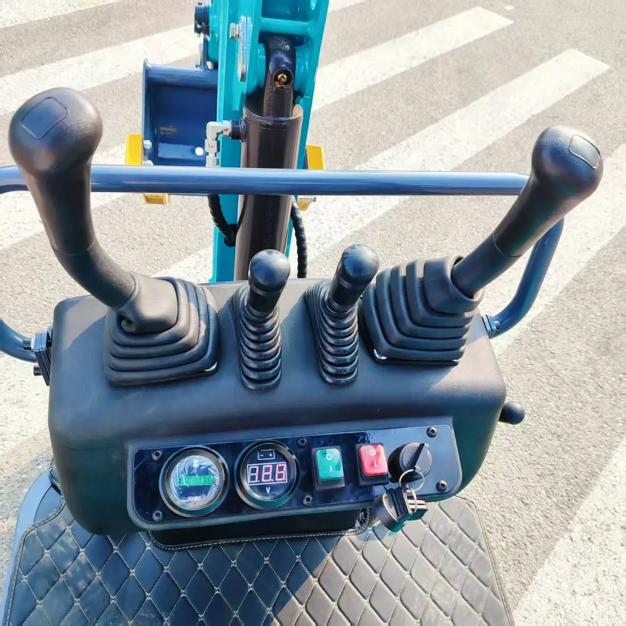 حفارة صغيرة ZONAWELL ZNW 12 متعددة الوظائف، سرعة تأرجح 13 دورة في الدقيقة، تتطابق مع المرفقات المختلفة للاستخدام الواسع