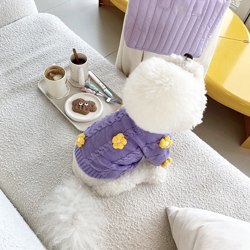 Ropa cálida de flores para perros, suéteres morados a la moda para mascotas, tejidos de peluche más suaves que los osos, otoño
