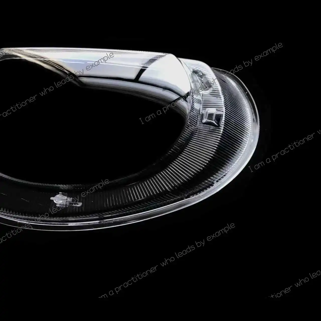 

Подходит для большой абажура BAIC BJ20 15-18 годов, прозрачного абажура для фар BAIC Beijing Automobile BJ20.