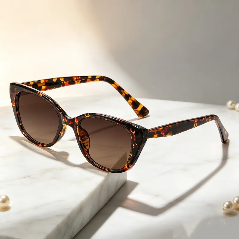 

High-Quality Acrylic CP-Plugged Retro Cat-Eye Sunglasses for Women Classic and Trendy Outdoor Shades Eyewear Driving Shades