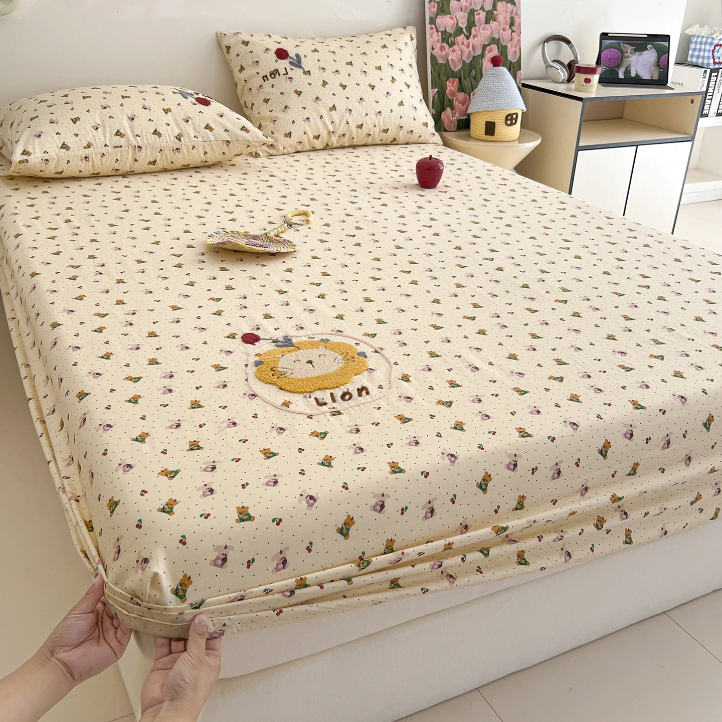 100%Cotton Cartoon Printed Fitted Sheet Towel Embroidery Bed Sheets Twin/Queen/King Size Soft Mattress Protector with Elastic