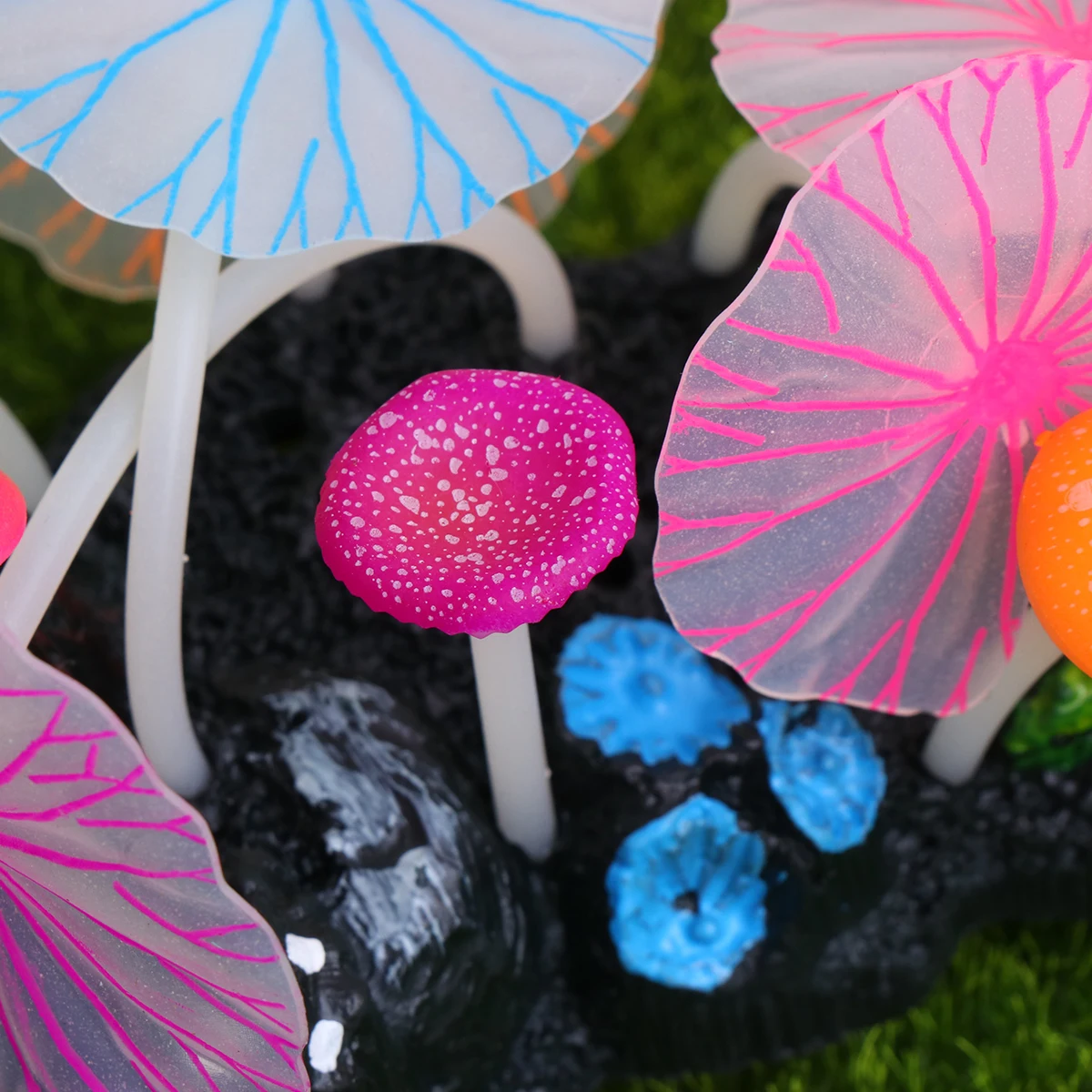 

Glowing Fake Plants Aquarium Decoration Luminous Night Light Grass Ornament for Fish Tank Fresh Salt Water Pet Supplies