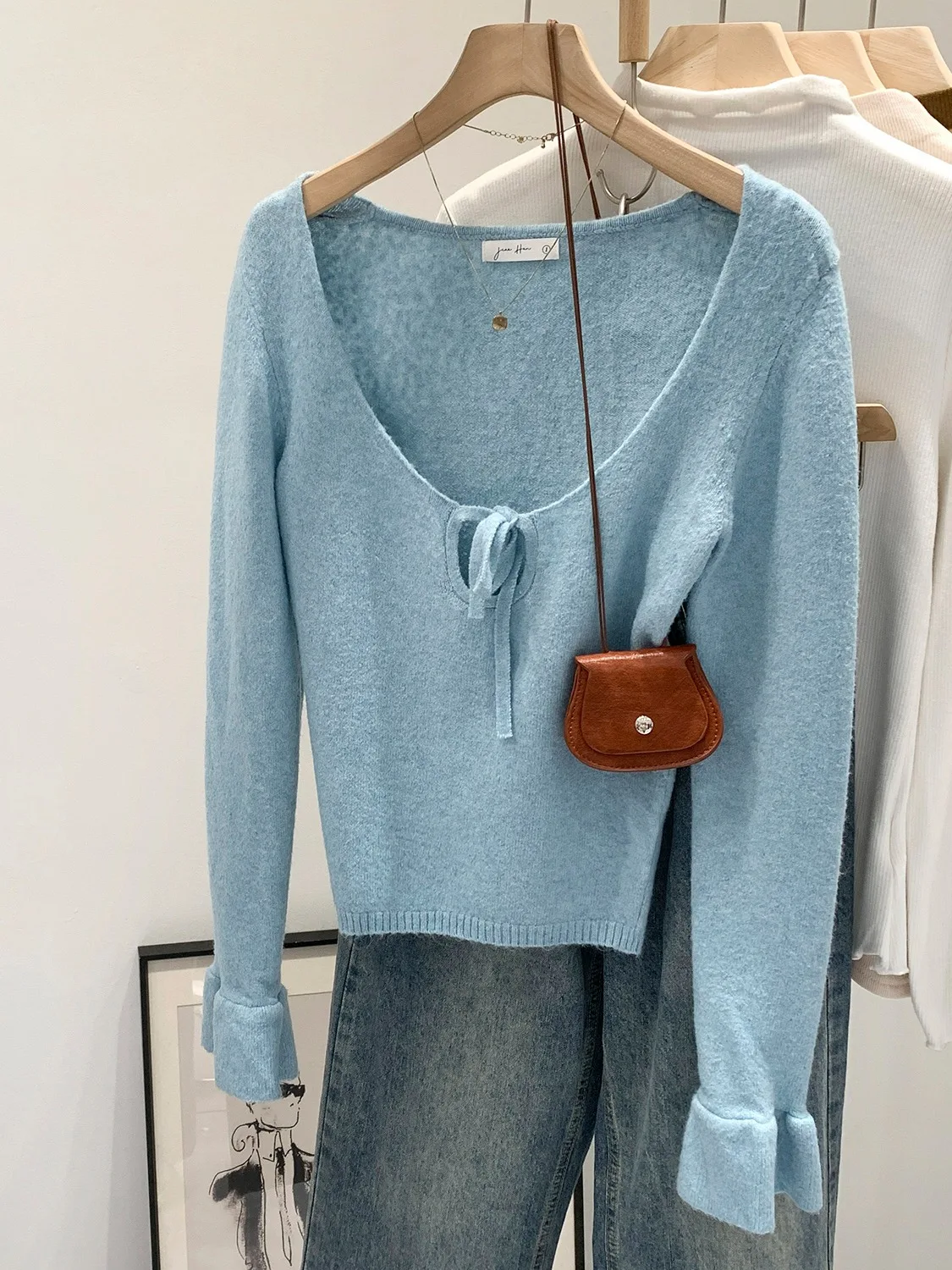 

Blue Knitted Sweater Inner Wear with Bell Sves And Bow Tie U-Ne for Women Early Spring 2026 New Sle Top Outerwear
