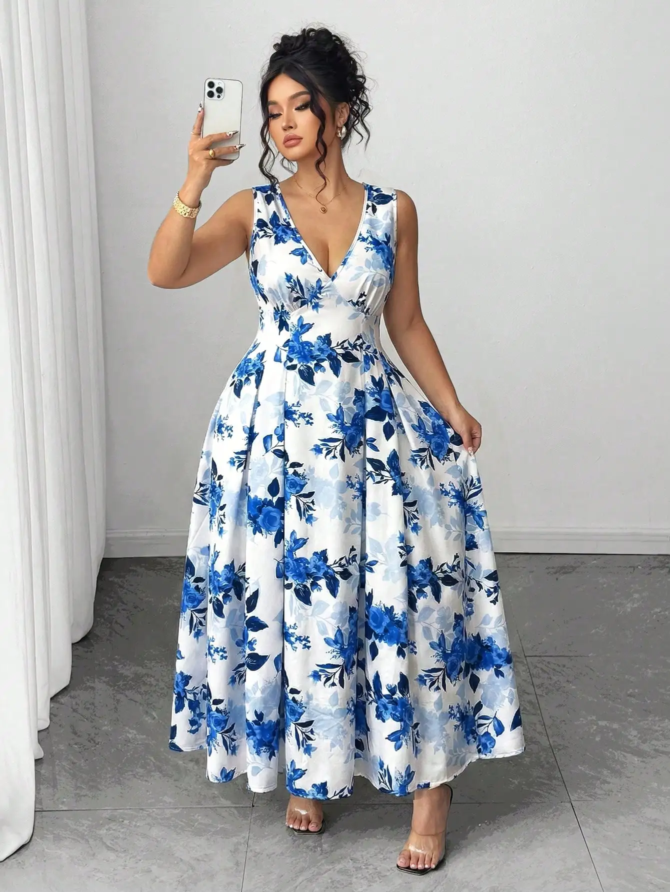 

Elegant Floral Print V-Neck Sleeveless Waist Cinched A-Line Maxi Dress Blue White