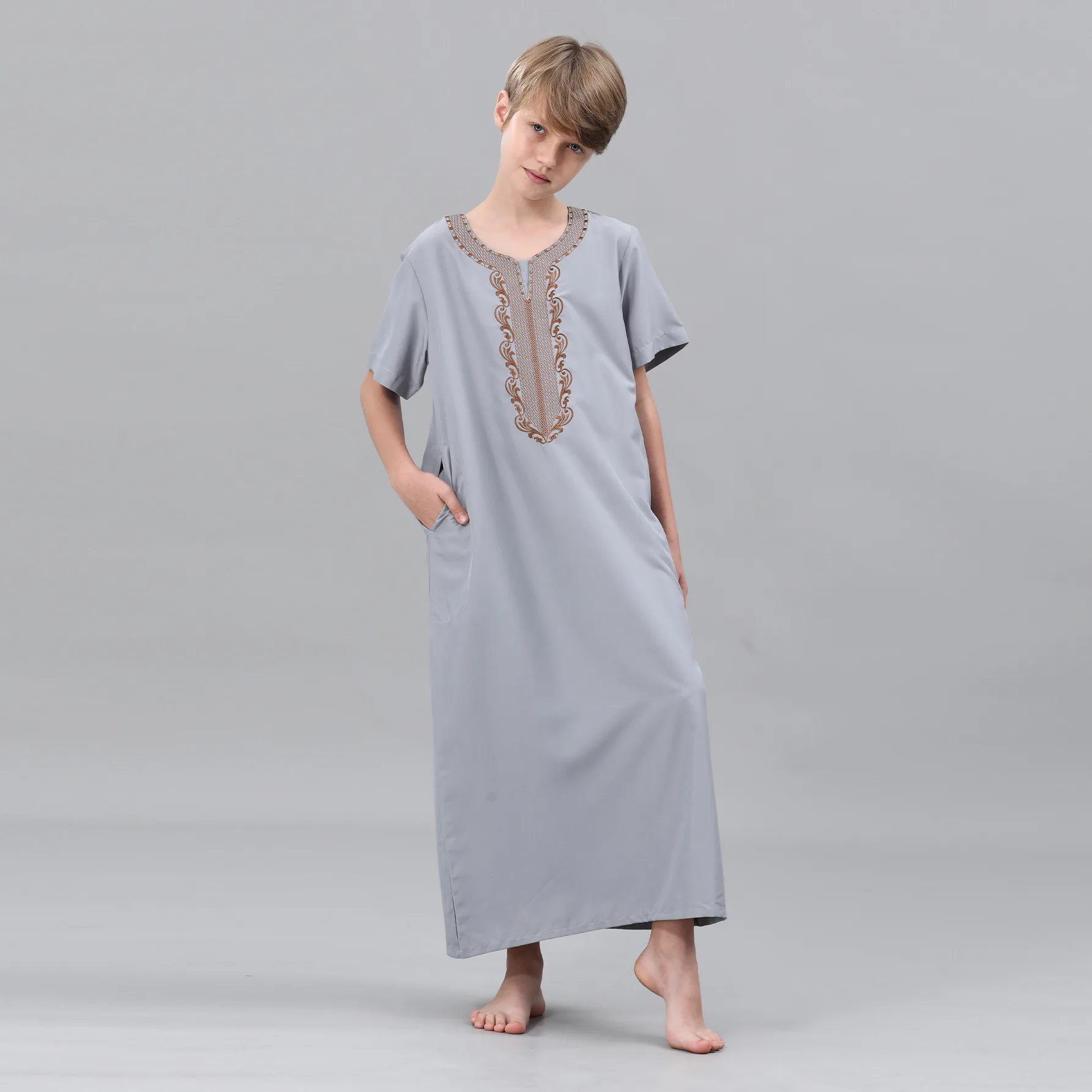 

Gray Embroidery Jubba Thobe Boy Saudi Arabic Robe Kids Kaftan Dubai Abaya Muslim Dress Daffah Dishdasha Djellaba Islam Clothing