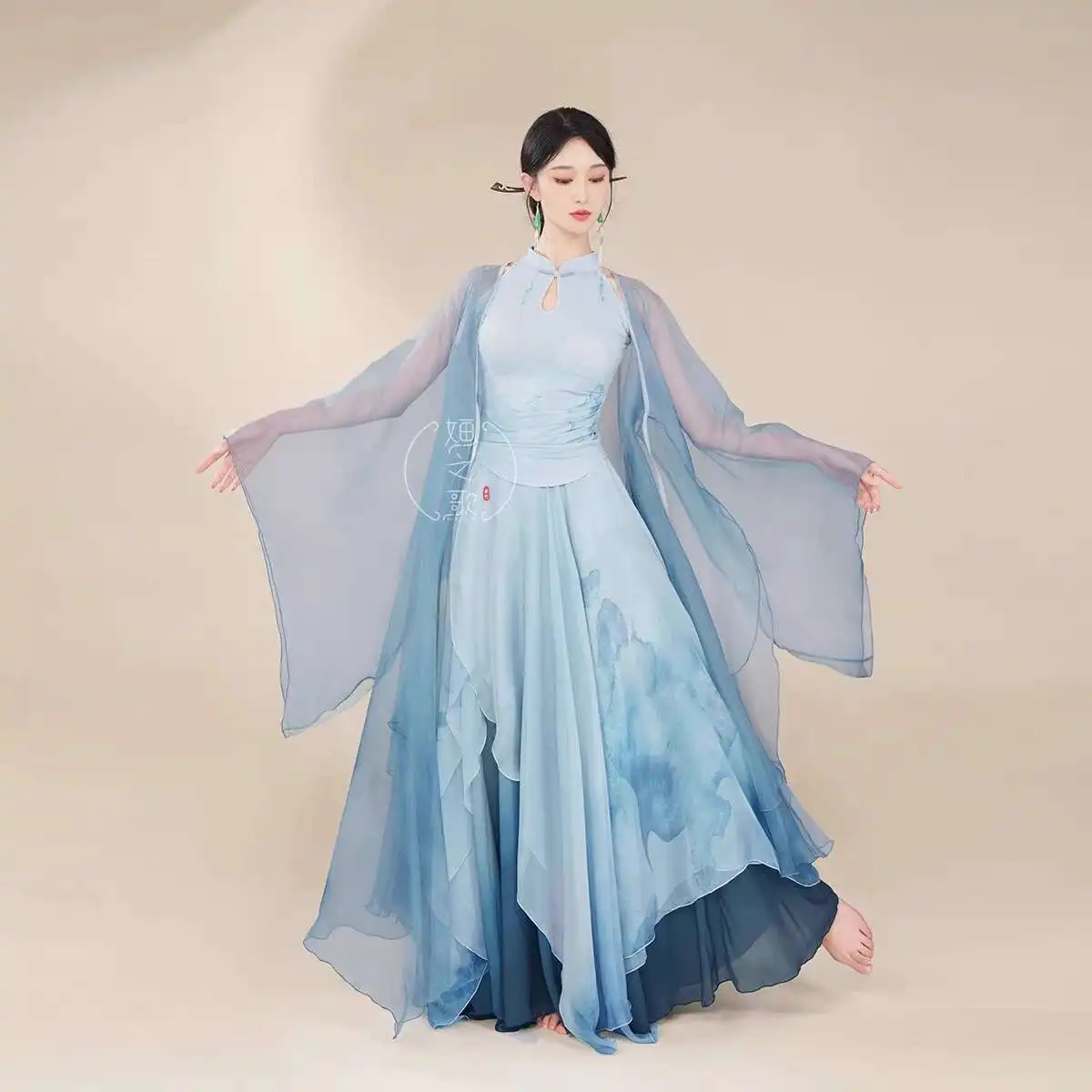 

Чернильная стирка, смешанная вышивка, рубашка с большими рукавами в стиле лотоса, классические танцевальные костюмы, большая юбка, синяя танцевальная юбка