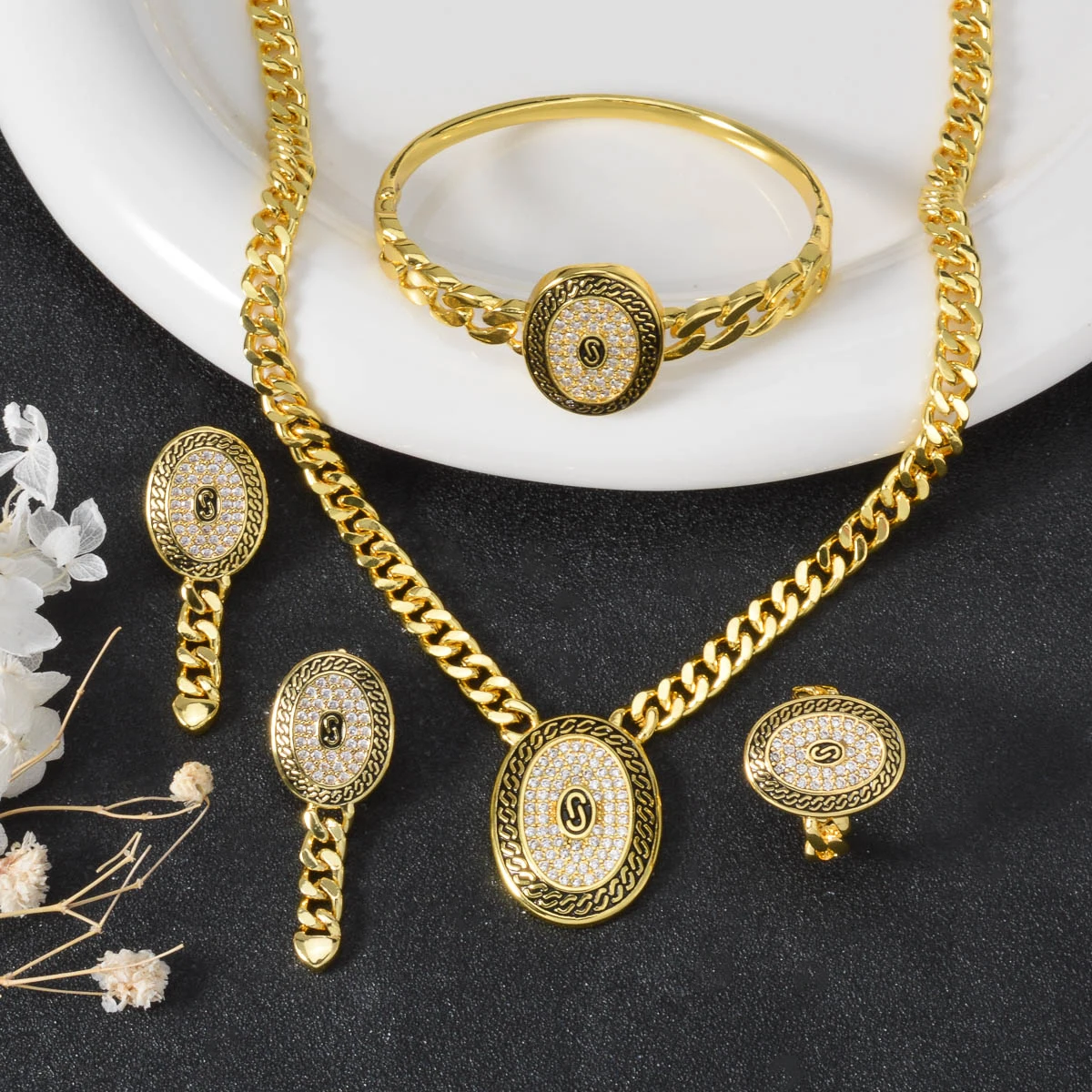 

Women's Jewelry Set Dubai Wedding 4pcs Set Jewelry Accessories Necklace Bracelet Earrings Ring African Turkey Bride's Gifts