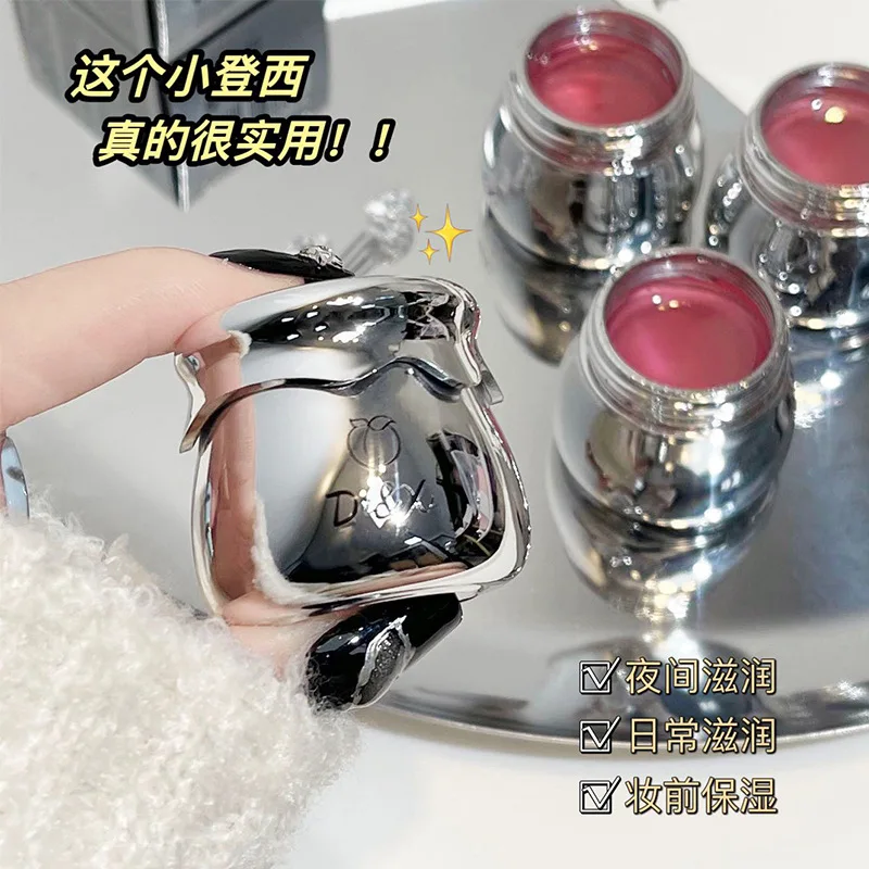 Small silver jar lip balm soft lip protection jelly moisturizing non-greasy fading lip lines moisturizing before makeup