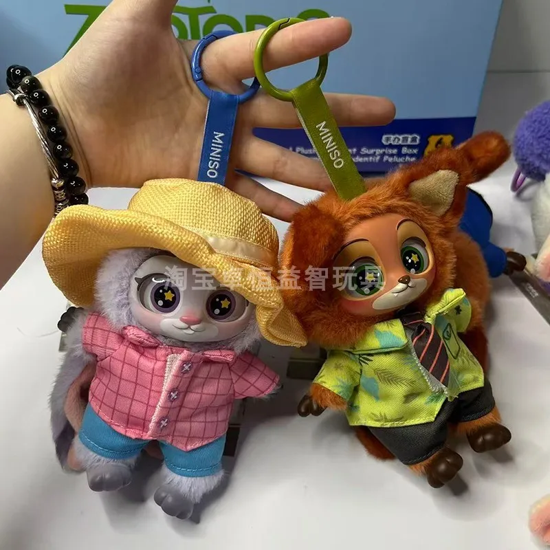 กล่องสุ่มซีรีส์ซูโทเปียใหม่ ปี 2025 ตุ๊กตาไวนิลจูดี้ นิค ตัวการ์ตูนจี้ห้อย ของเล่นสุดฮิต กล่องของขวัญคริสต์มาส