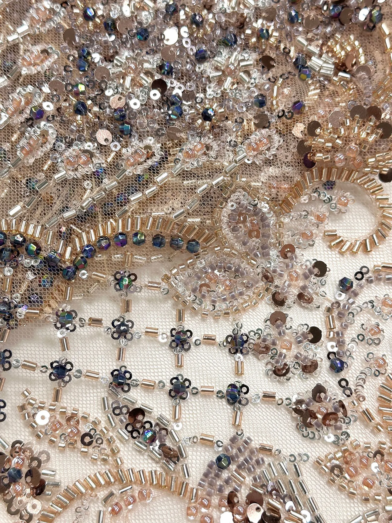 Hochwertiger französischer handgefertigter bestickter Spitzenstoff mit Perlen, afrikanischer nigerianischer Pailletten-Spitzenstoff zum Nähen von Hochzeits-Brautkleidern – Detail 27