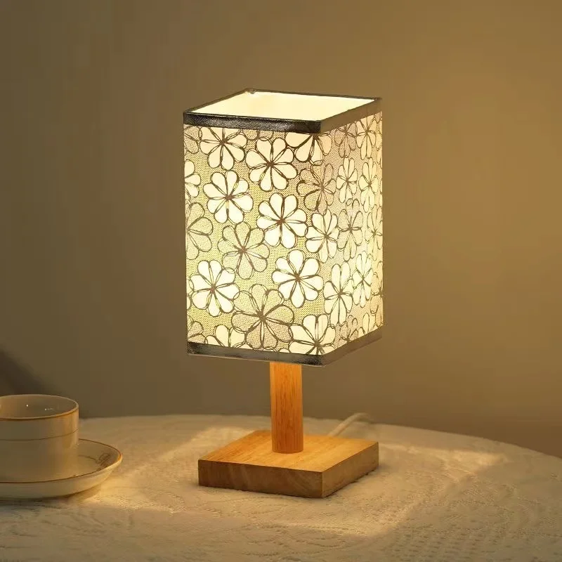 Branco quente Madeira Sólida Escurecimento Night Light, Nordic Table Lamp, Simples Personalidade Atmophere Tecido Retro, Bedroom Bedside Hotel