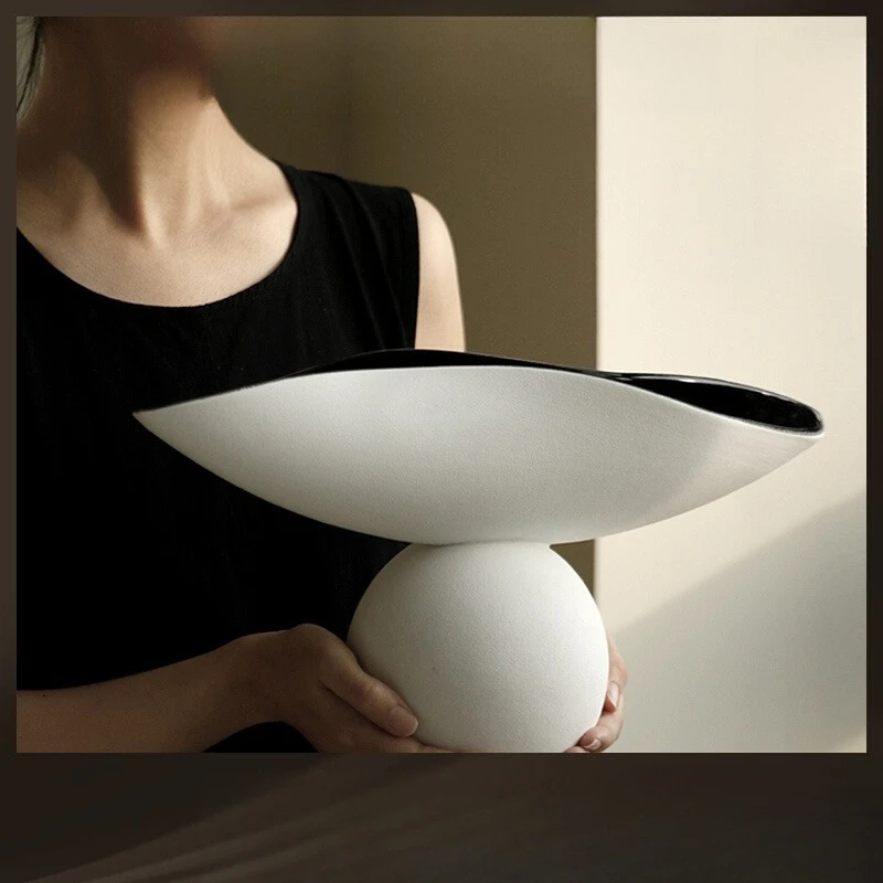 

Simple high-end niche ceramic art ornament model room hotel TV cabinet entrance desktop decoration