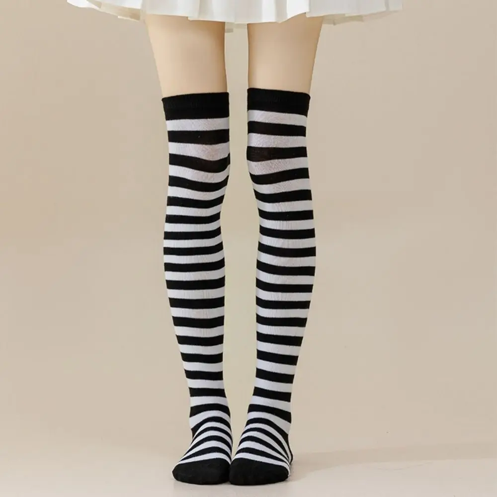 Medias a rayas coloridas que mantienen el calor, calcetines largos a rayas suaves de estilo japonés, calcetines por encima de la rodilla ajustados, desfile de moda