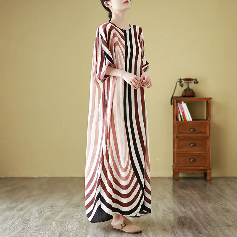 تنورة شاطئ طويلة فضفاضة للصيف والجولة من حرير Ne Yangyun مقاس كبير للنساء رداء دكتور فني للعطلات على الشاطئ