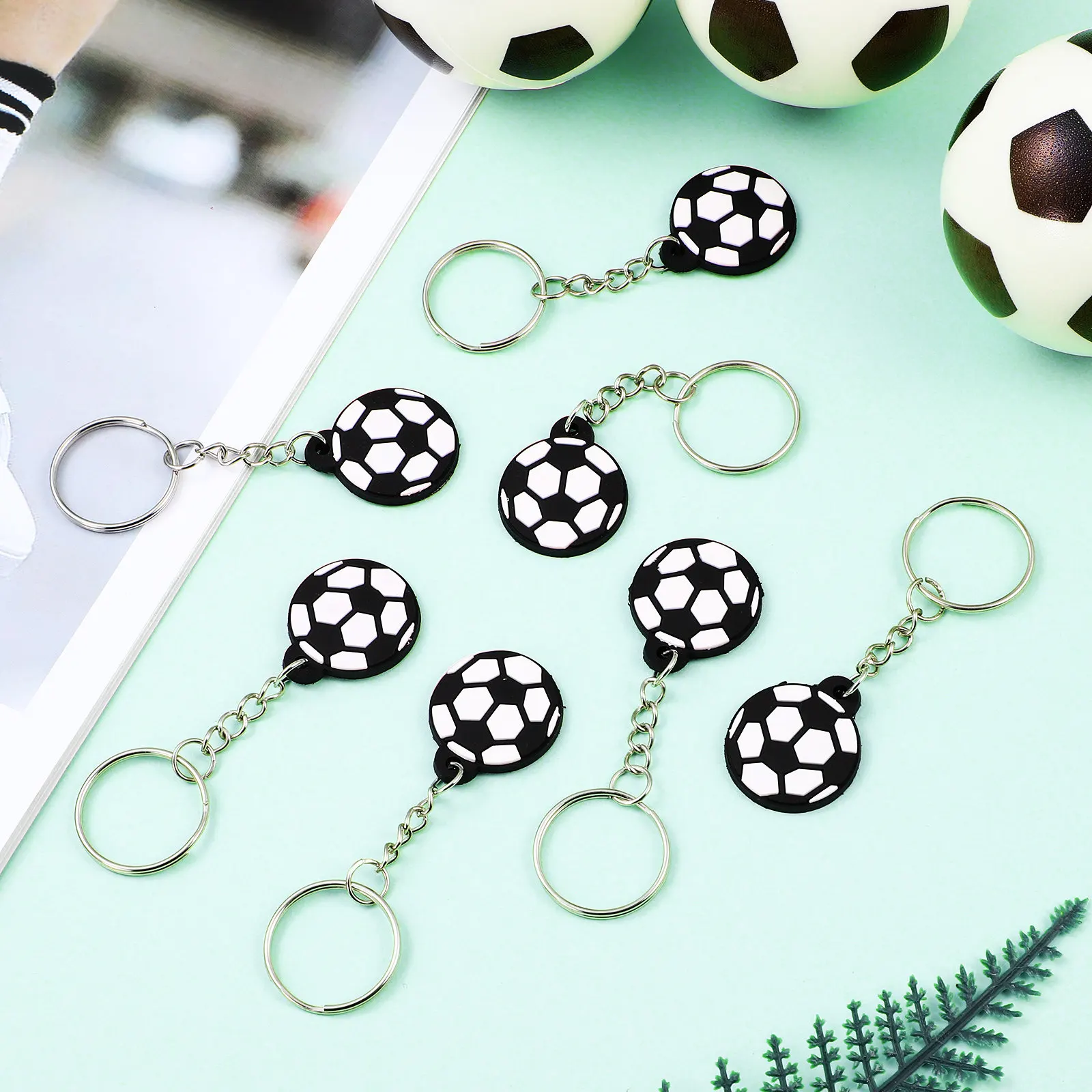 

24 шт. брелоков-подвесок в виде футбольных мячей, декоративные кольца для ключей, для рюкзаков, мобильных телефонов, сумок, идеи подарков на день рождения