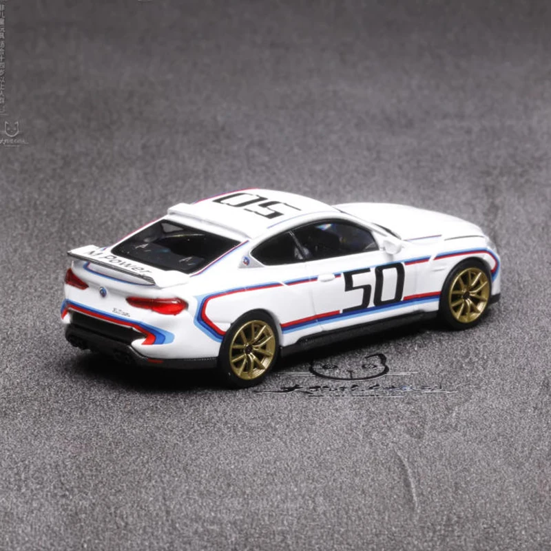 

МИНИГТ 1:64 3.0 CSL # 50, модель автомобиля из сплава, статическая коллекция, украшенные праздничными подарками, игрушки