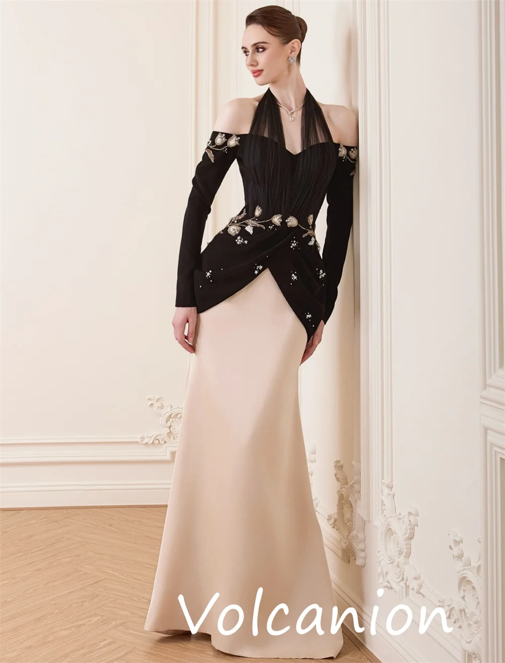 Personnalisé Style moderne Jersey paillettes plissé trompette licou robes longues sur mesure Occasion décontracté Simple
